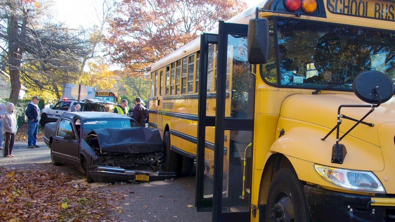 Cops: 5 students to hospital after school bus crash in Mastic Beach ...