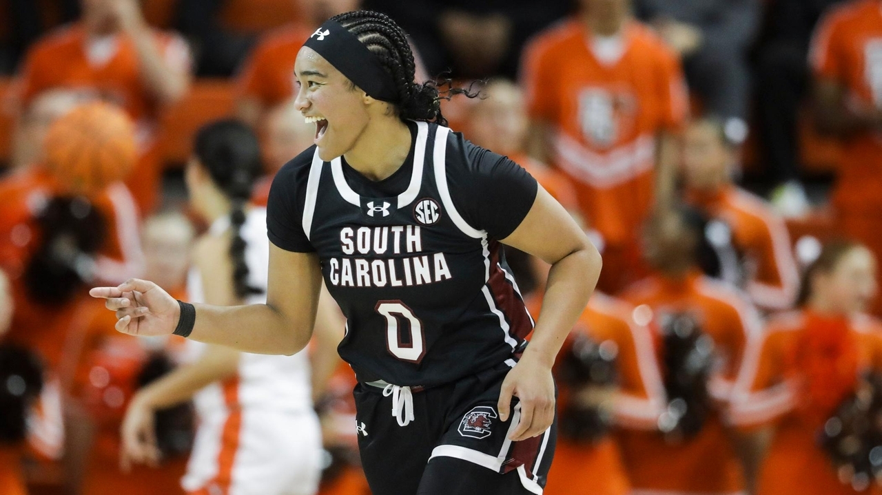 South Carolina stays unanimous No. 1 in women's AP Top 25. West ...