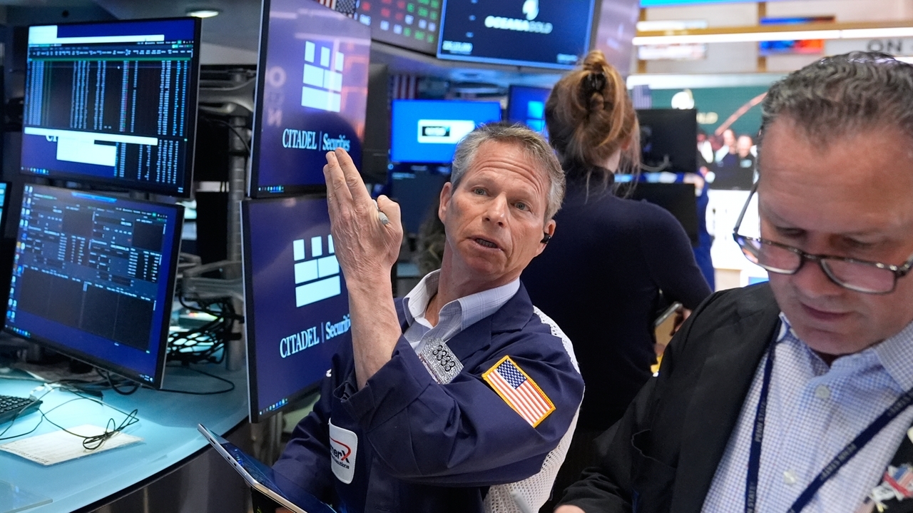 US-Iran Talks Drive Oil Down, Stocks Mixed