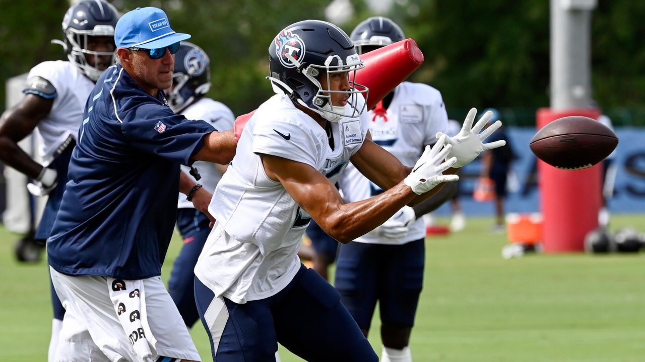 Tennessee Titans: First-Round Pick Struggles in First Rookie Camp