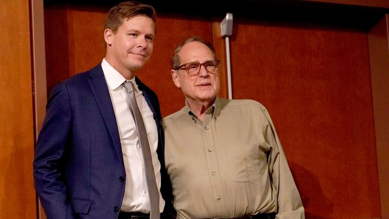 Chicago White Sox chairman Jerry Reinsdorf, right, stands with Chris...