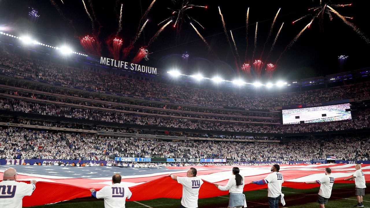 NFL Fans Loved National Anthem Before Giants vs. Cowboys - The