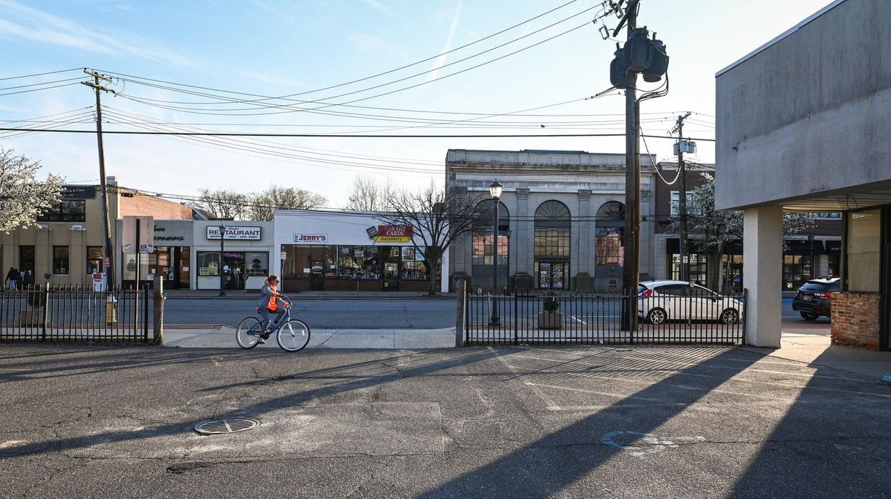 Lindenhurst residents would pay 55 more in taxes under proposed budget