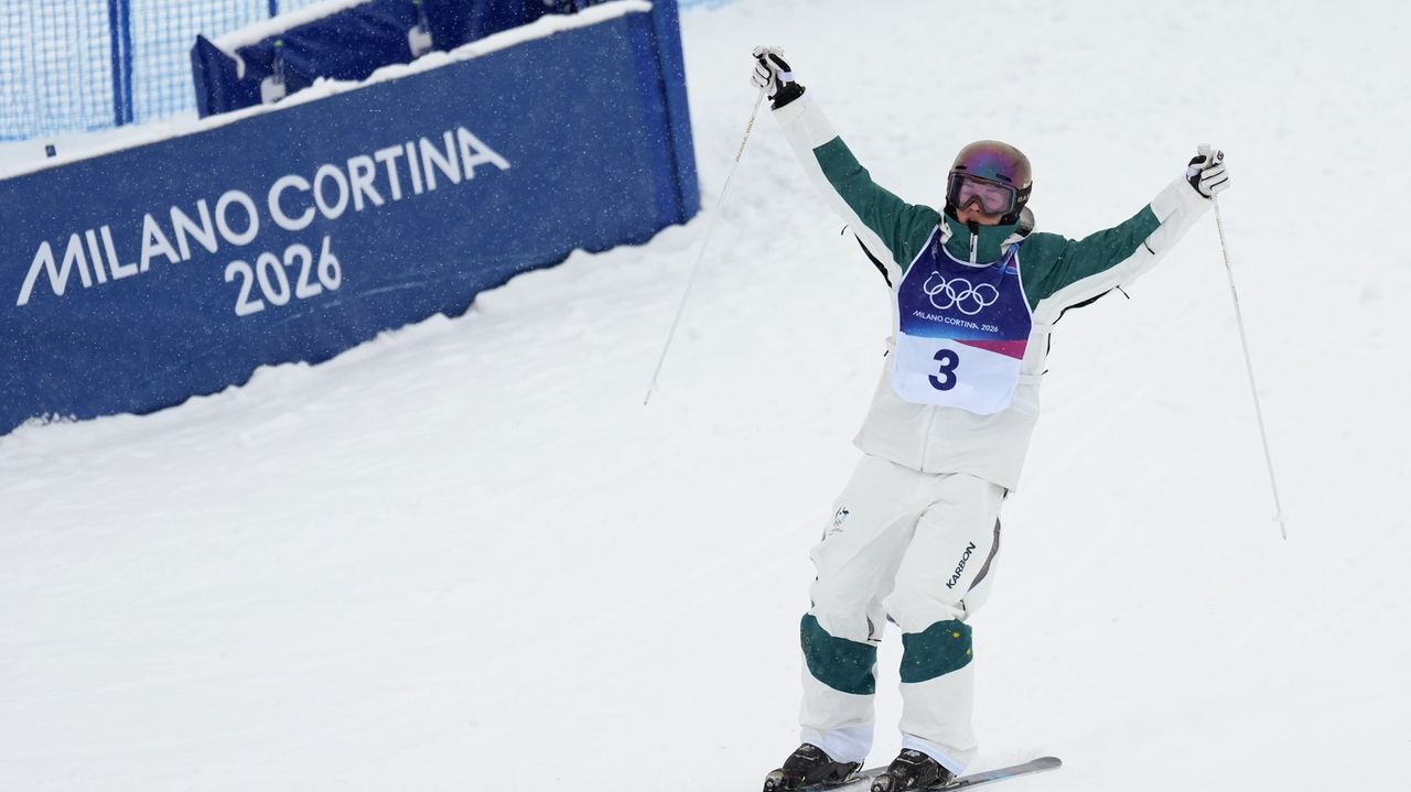 Jakara Anthony brings another freestyle Olympic gold to Australia in the wild debut of dual moguls