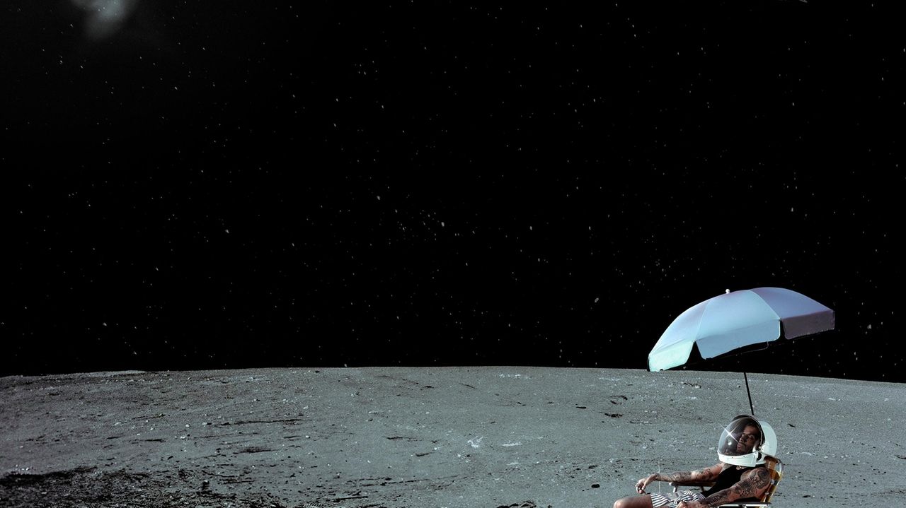 Review On 'Playa Saturno,' Rauw Alejando's futuristic reggaeton