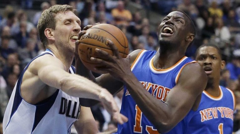 New York Knicks guard Jerian Grant (13) drives against Dallas...