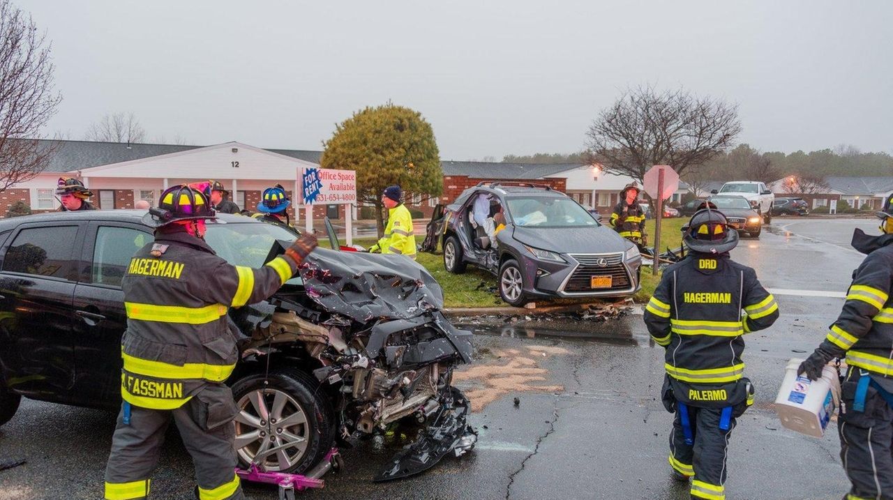 East Patchogue crash sends 2 to hospital, Suffolk police say - Newsday