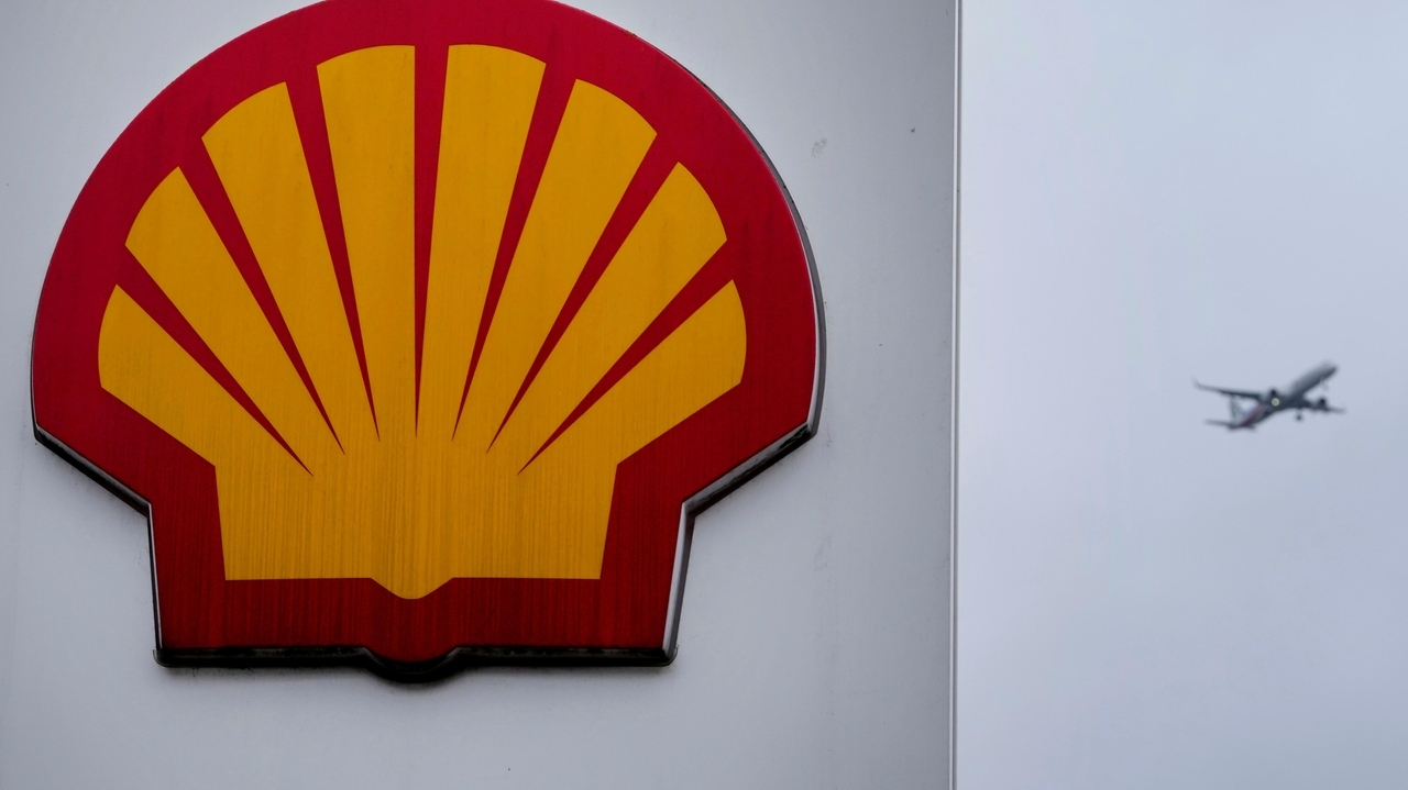 Shell earnings top $5 billion. But that's nearly half what it pulled in ...