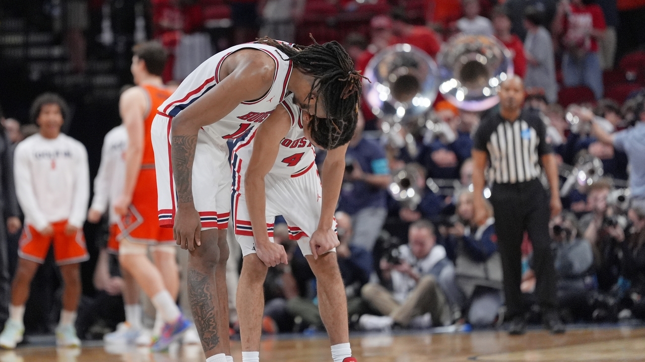 Houston's season ends in tears after 65-55 loss to Illinois in NCAA Tournament