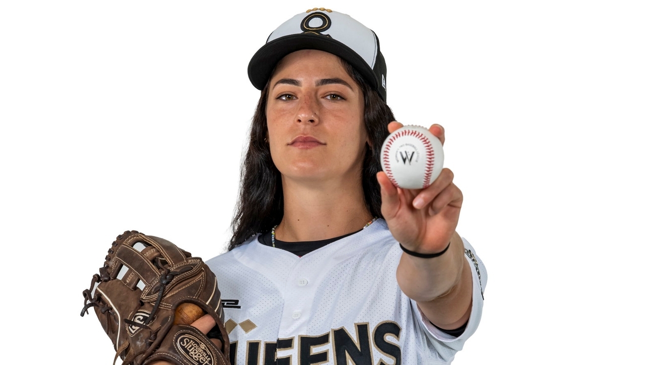 Bay Shore native Sarah Edwards a star in fast growing Women's Pro Baseball League