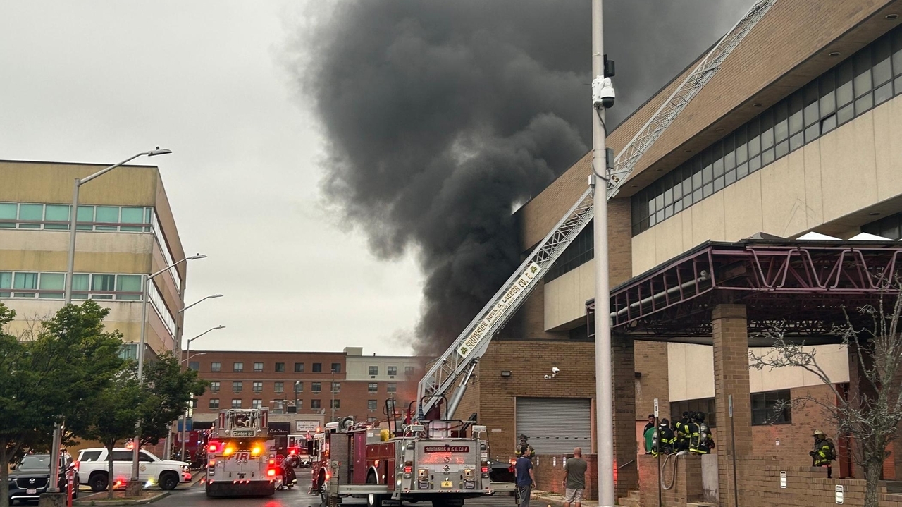 Fire breaks out at Hempstead courthouse building
