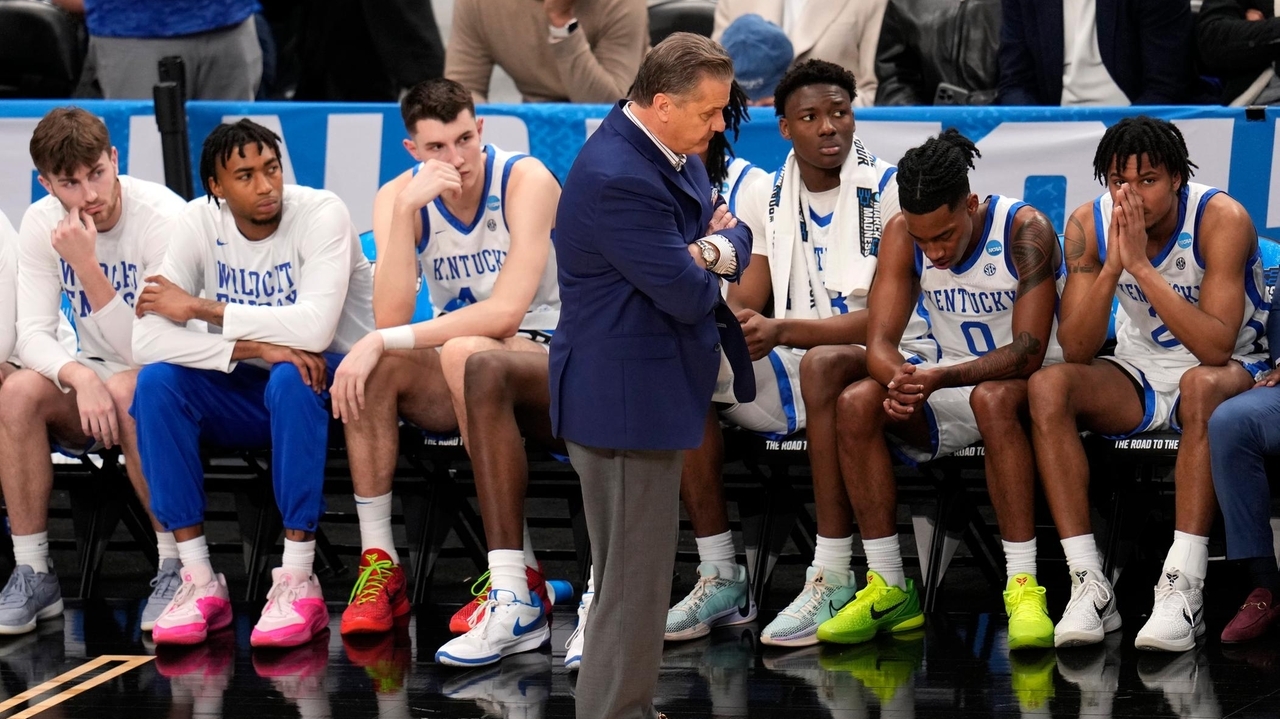 Kentucky's basketball opening offers top pay and perks. Candidates must