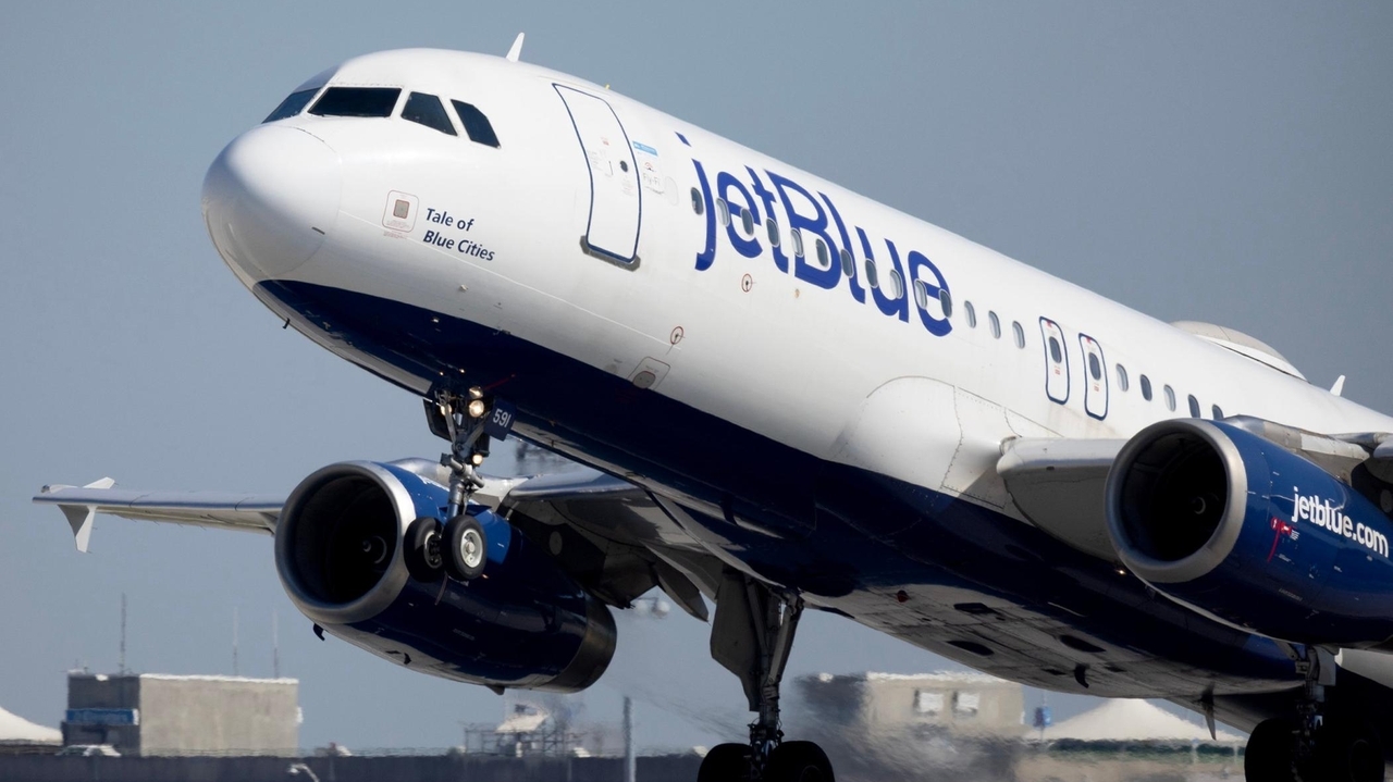 JetBlue to temporarily add daily round-trip flight from MacArthur ...