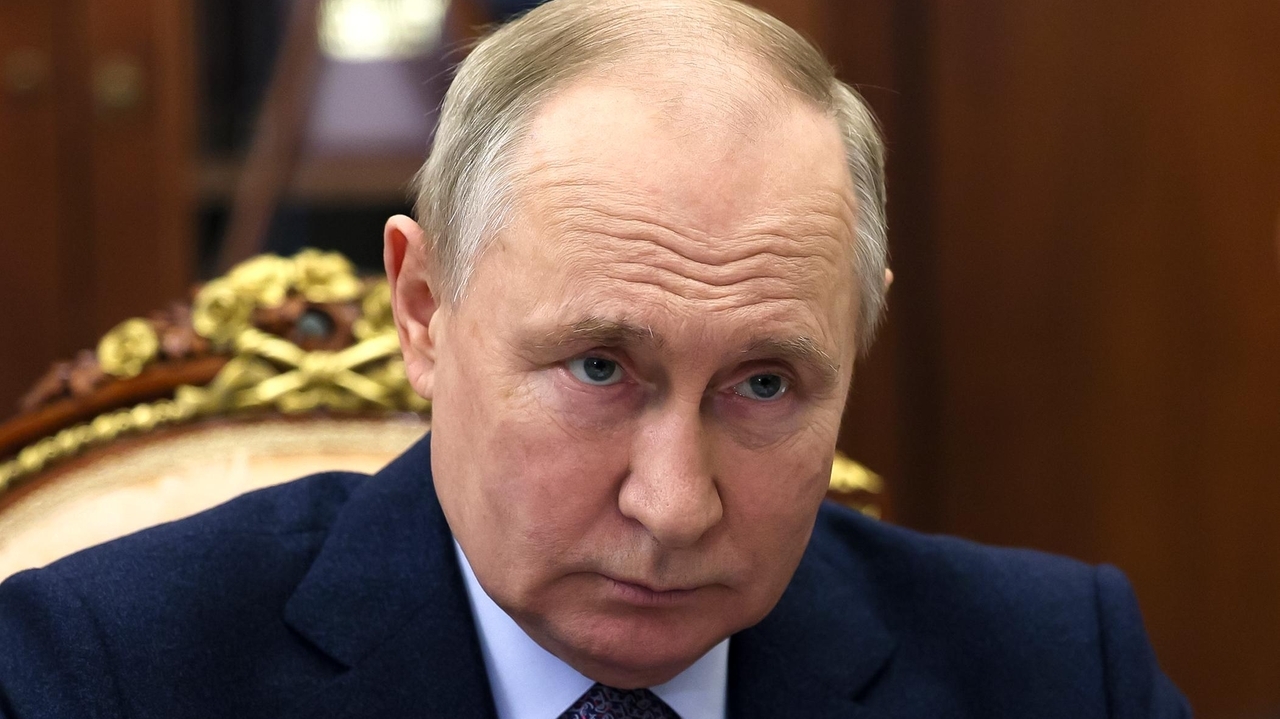 US imposes new sanctions over Russian oil price cap violations, Kremlin ...