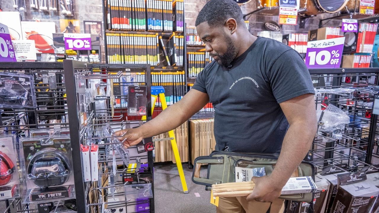 Hicksvillebased retailer Sam Ash Music to close after 100 years Newsday