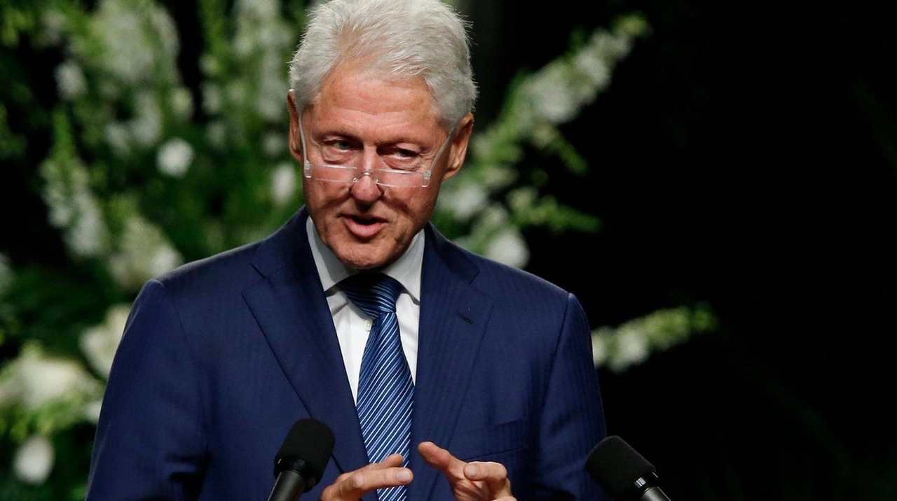 Bill Clinton, Billy Crystal, Orrin Hatch eulogize Muhammad Ali - Newsday
