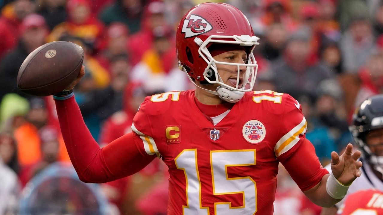 Patrick Mahomes highlights NFL MVP award finalists for 2022 season