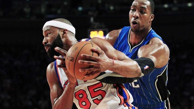 The Orlando Magic's Dwight Howard (12) fouls Baron Davis (85)...