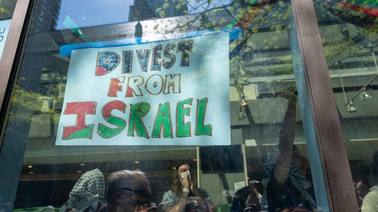 Divesting from Israel? College protesters demand sparks debate - Vimarsana News