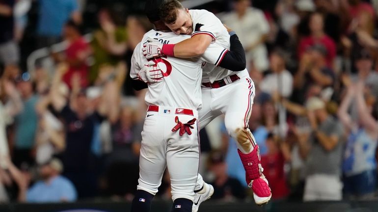 Twins squander two-run lead in bizarre 10th inning, lose 5-4 to