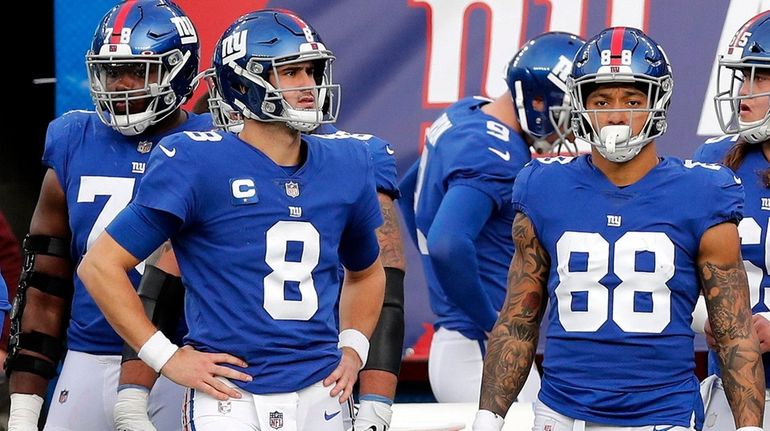 Daniel Jones #8 and Evan Engram #88 of the Giants...