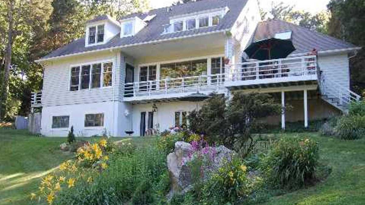 If you want to buy in Laurel Hollow Newsday