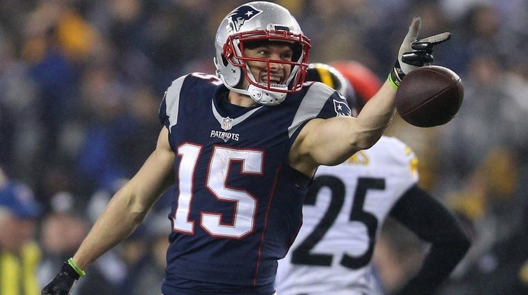 Super Bowl LII: Huntington's Chris Hogan has six catches, TD for Pats -  Newsday