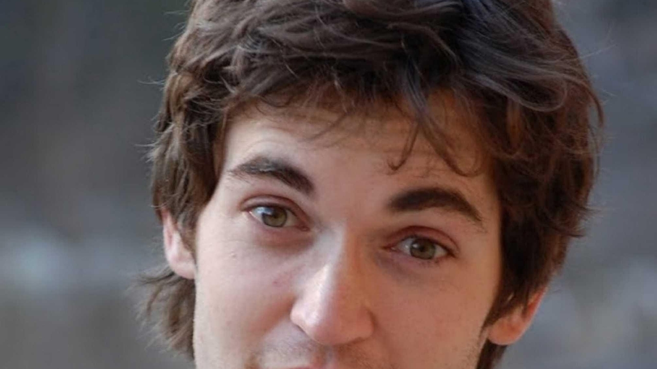 Federal agent identifies bitcoin trader as initial culprit at trial of Silk  Road website founder - Newsday