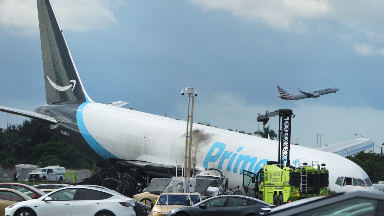 Federal investigators probe Amazon cargo jet's fiery runway crash that ...