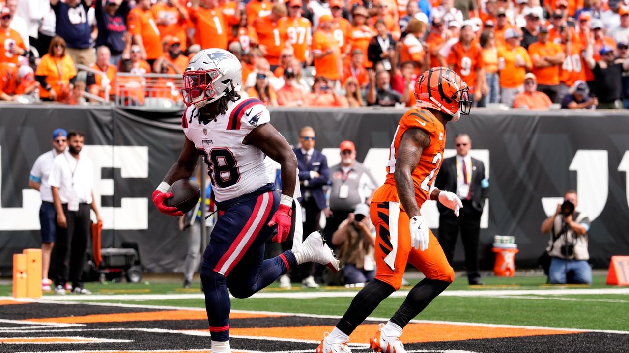 Patriots win Jerod Mayo's debut as coach, beating mistake-prone Bengals  16-10 - Newsday