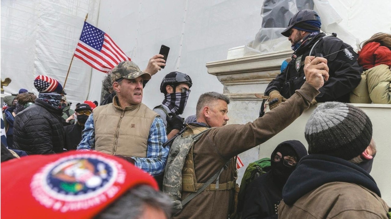 Ex-LI man charged with attacking officers with pepper spray in Capitol ...