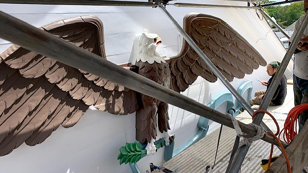 'Landmark' eagle atop Stony Brook Post Office flapping its wings again ...