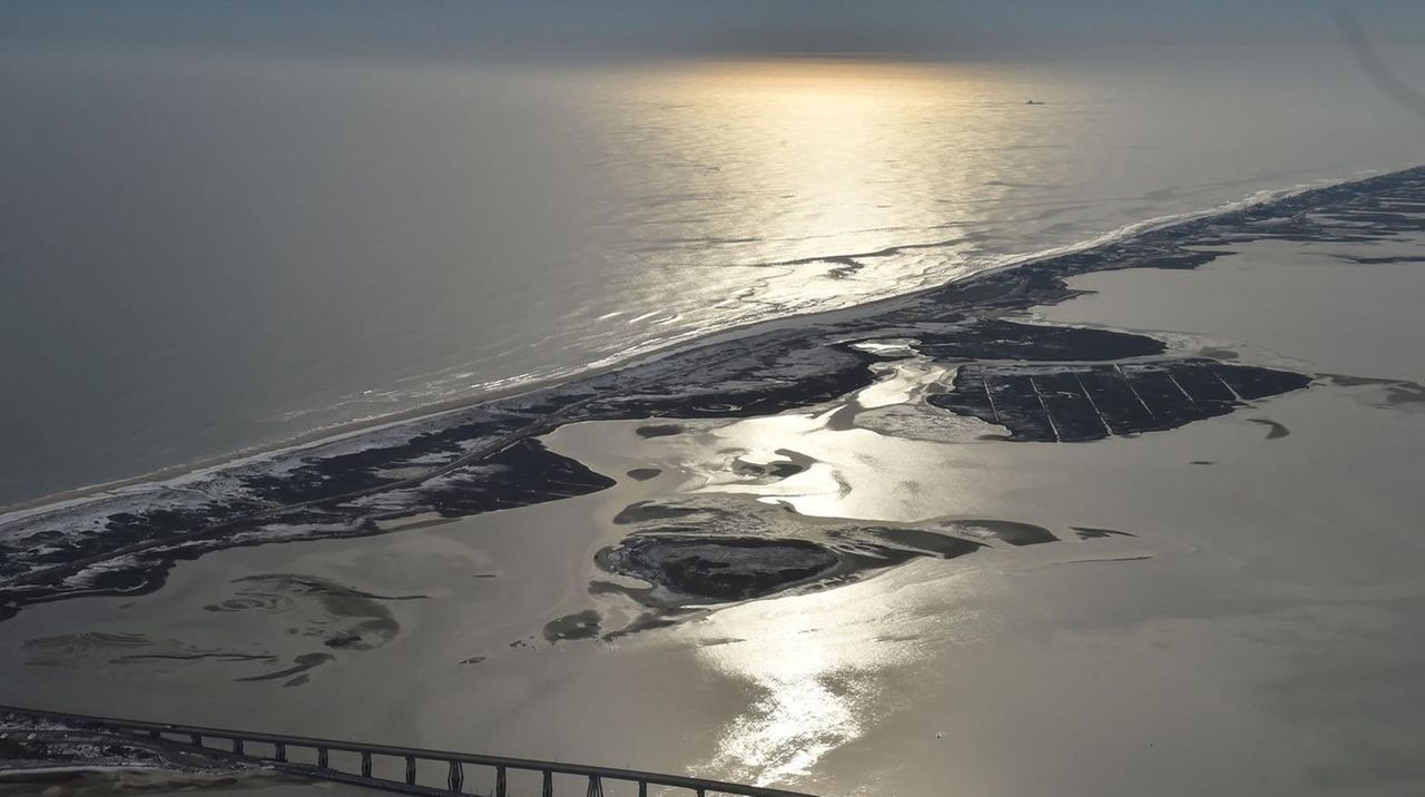 Possible wind farm sites 17 miles off Hamptons identified Newsday