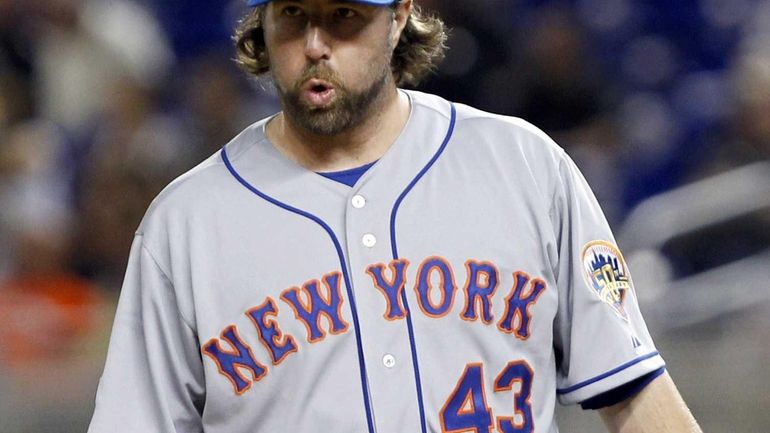 R.A. Dickey admits he's not the same pitcher since Mets dealt him to Blue  Jays – New York Daily News