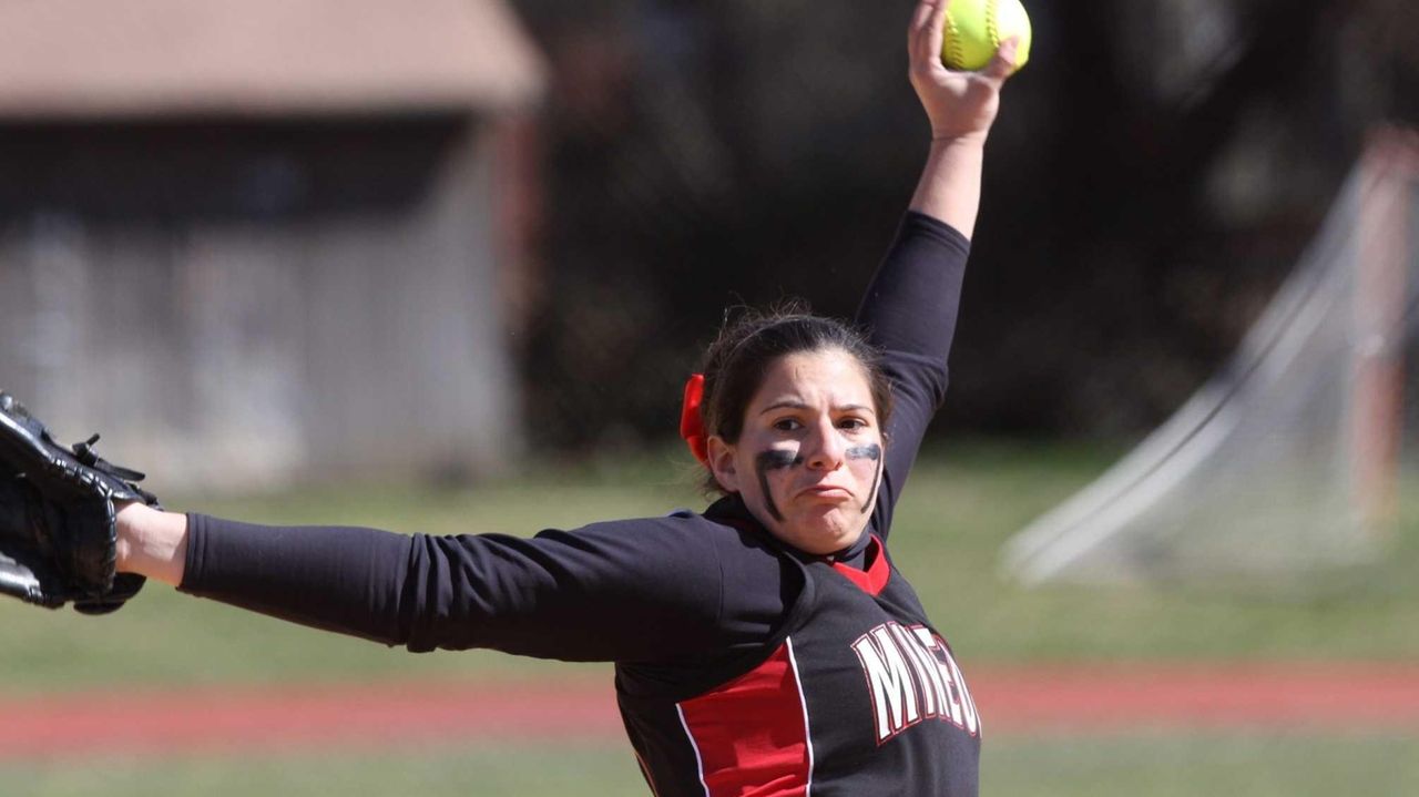 Emily Skupp leads Mineola with bat, arm - Newsday