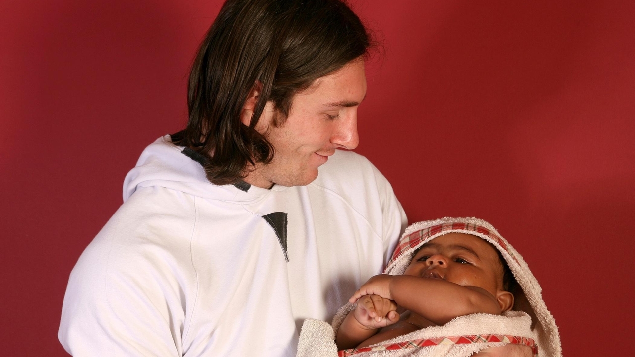 Lionel Messi once held baby Lamine Yamal in his arms. Now they will battle  for the World Cup title - Newsday