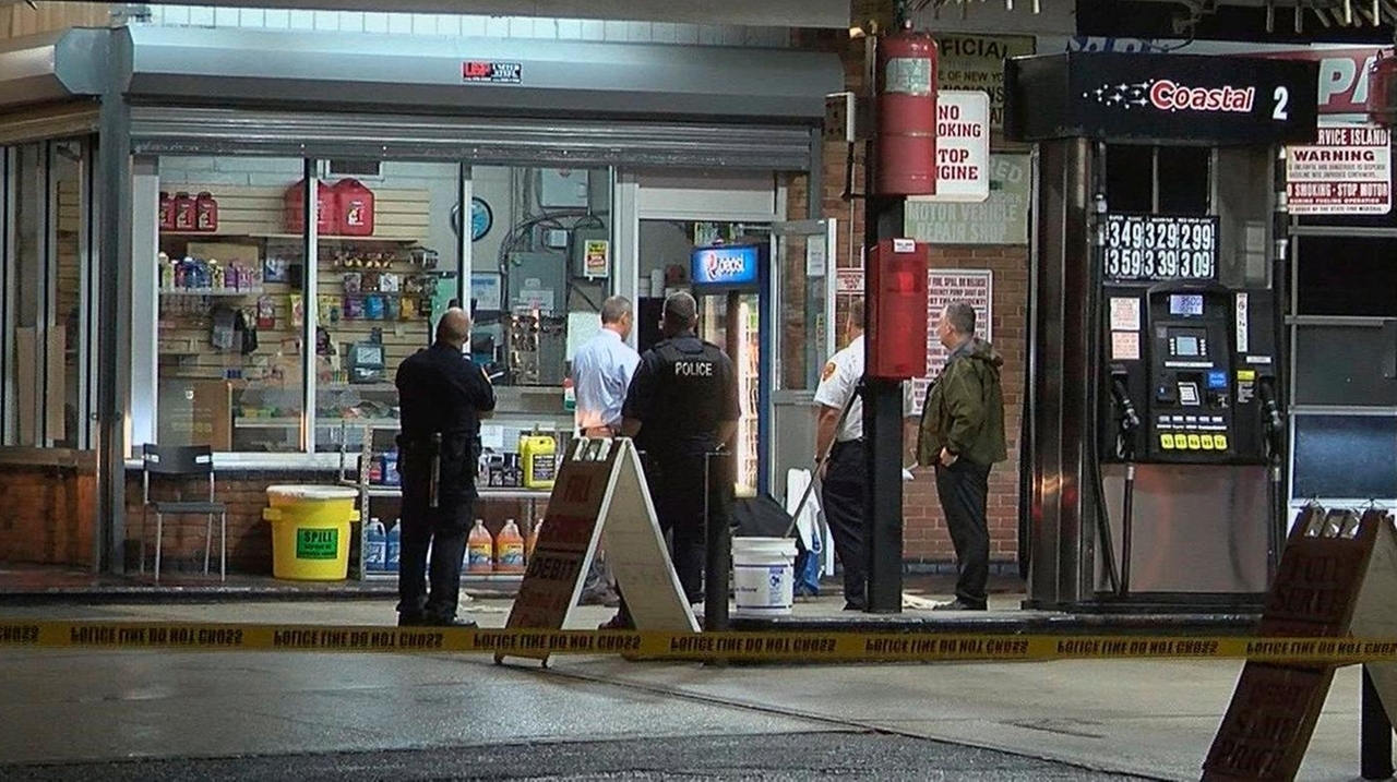 Patchogue gas station cashier stabbed in robbery, police say - Newsday