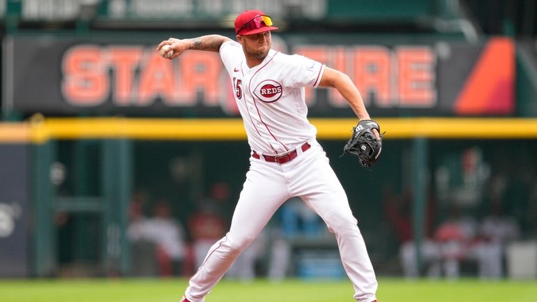 Cincinnati Reds third baseman Nick Senzel throws to first during...