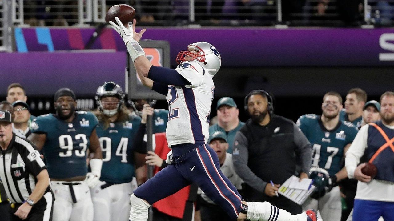 Super Bowl: Nick Foles makes TD catch while Tom Brady drops the