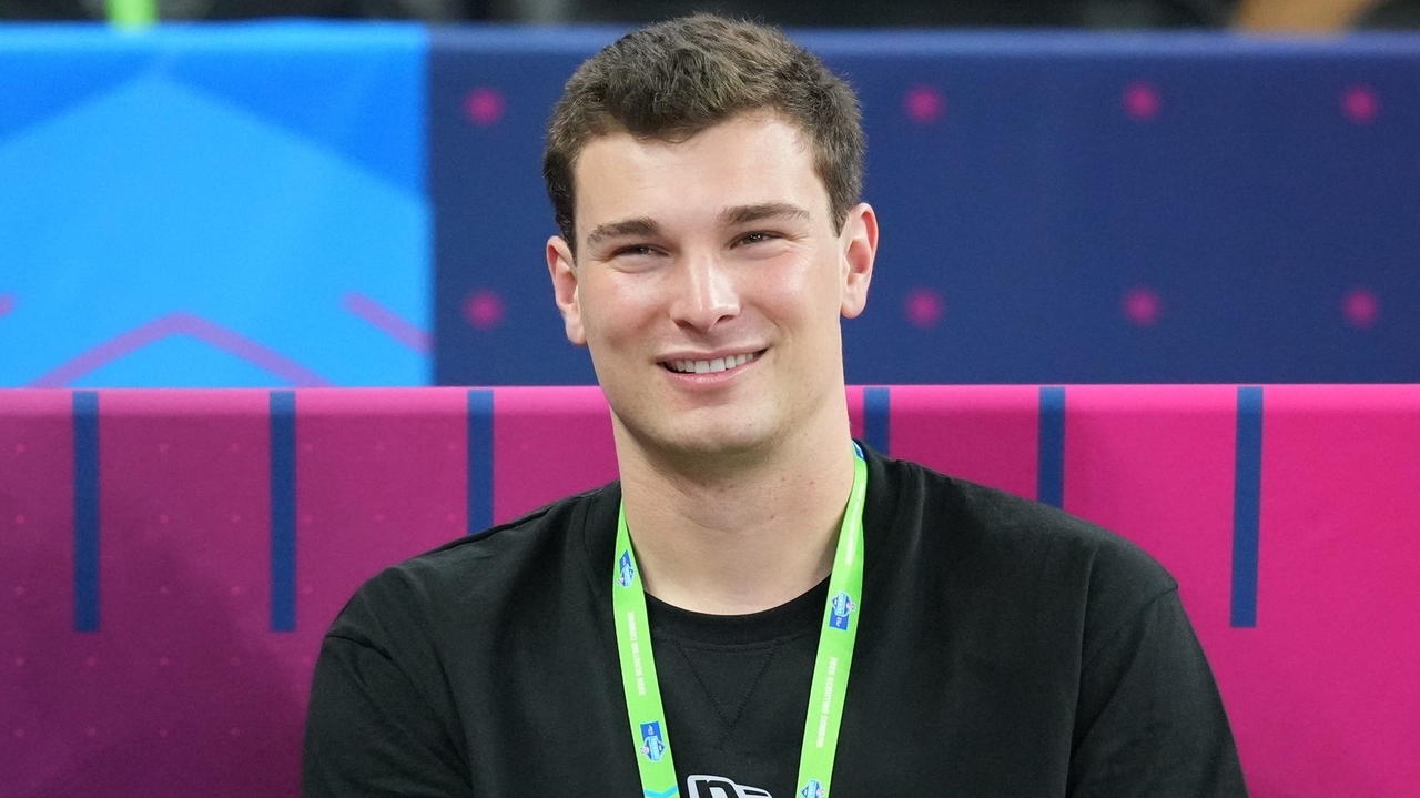 AP Mock Draft 1.0: Edge rushers go 2-3-4 after Raiders take QB Fernando Mendoza No. 1 overall