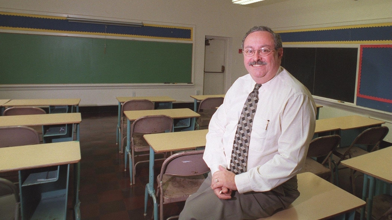 Retired superintendent of Hewlett-Woodmere schools Bert Nelson dies at 83