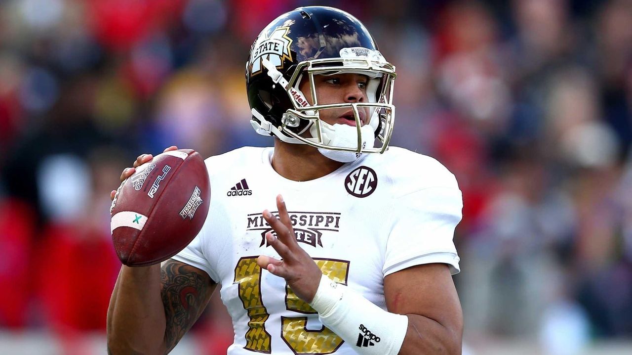 Dak Prescott returns to Mississippi State for football camp