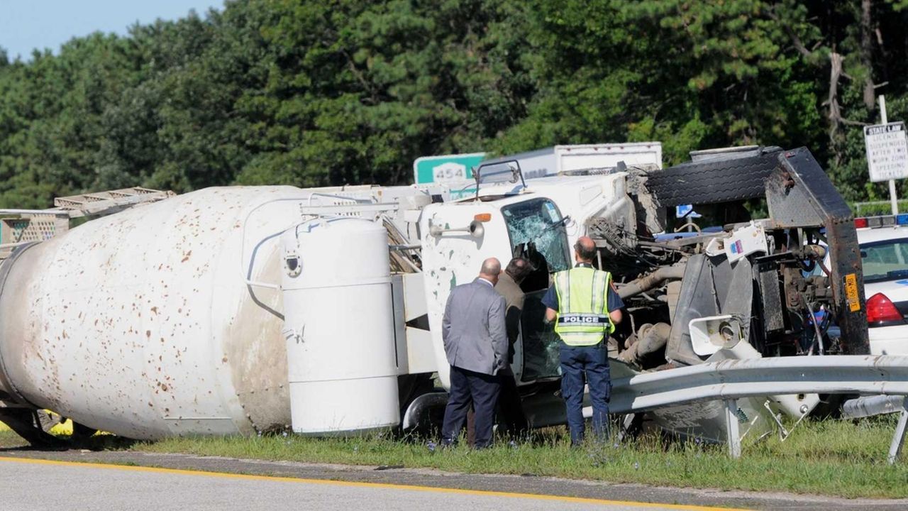 Cops Islip Terrace man dies in cement truck crash Newsday