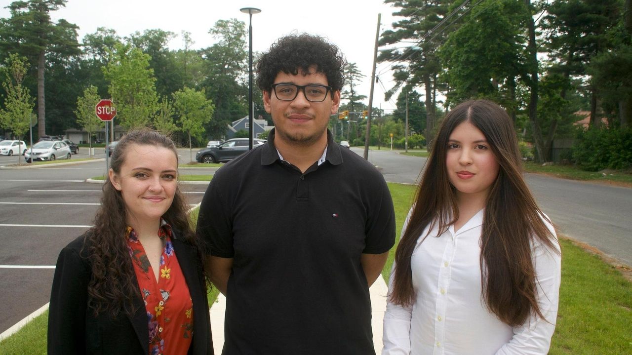 Advocacy group launches Long Island ICE tracker app Newsday