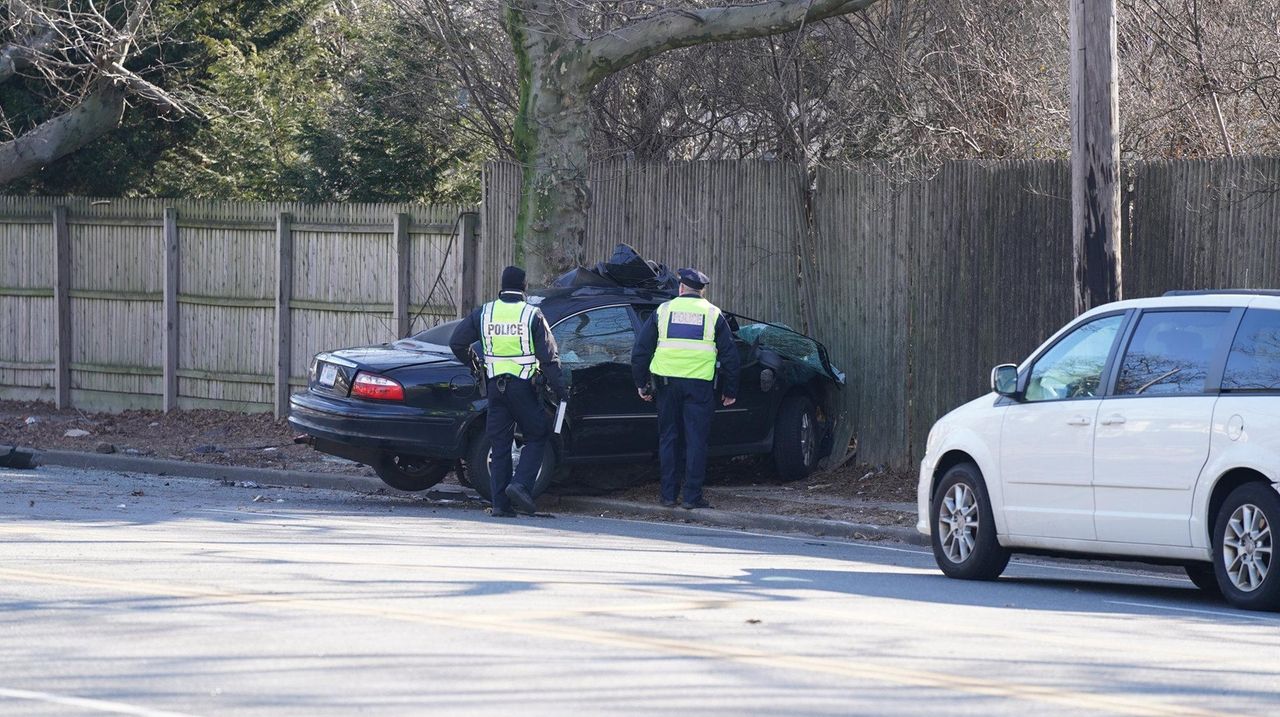 Motorist killed in crash on Peninsula Boulevard in Woodmere, police say