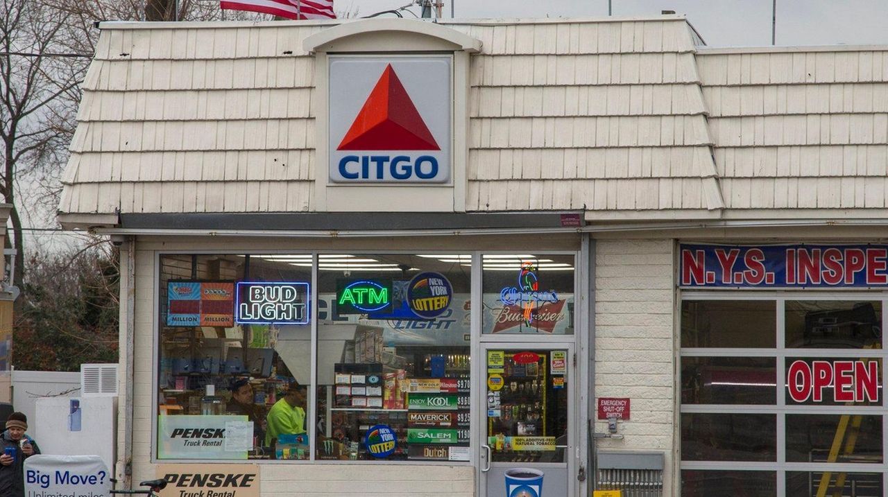 Cops Hicksville Citgo gas station robbed at knifepoint Newsday