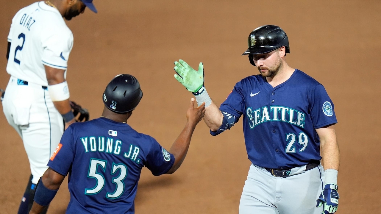 Mariners catcher Cal Raleigh hits his 51st homer and closes in on more ...