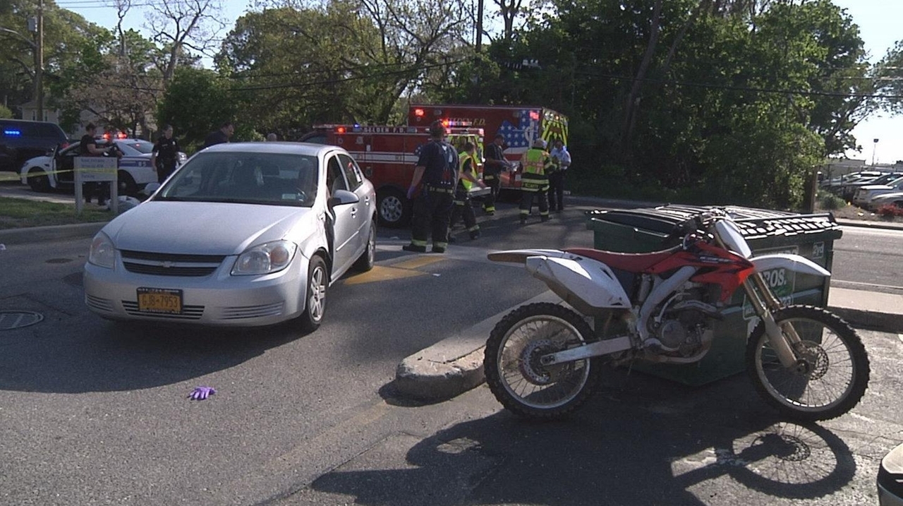 Dirt bike rider seriously injured in Selden crash, cops say - Newsday