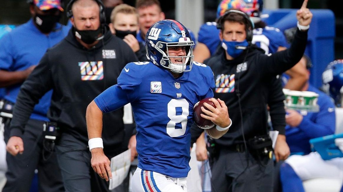 Daniel Jones passes and runs Giants past Jaguars to fourth win in a row -  Newsday