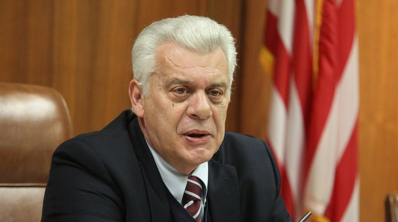 Oyster Bay Town credit downgraded to junk status by S&P Newsday